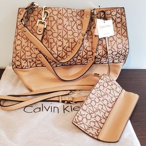 NWT Calvin Klein Reversible Bag & Accessory Case